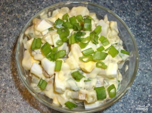 Салат із копченим кальмаром