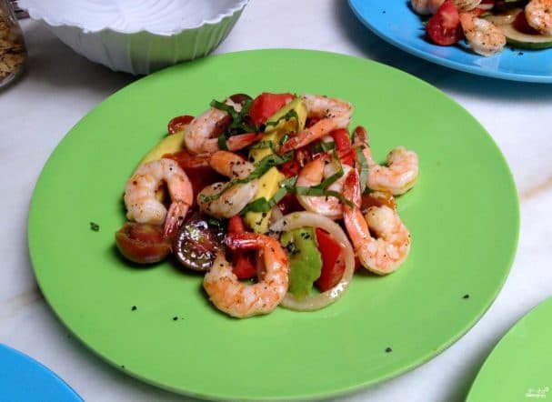 Shrimp and cherry salad