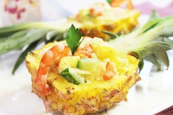 Салат с креветками и рисом