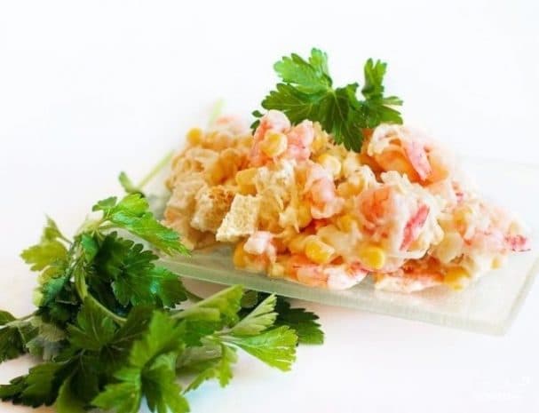 Shrimp and croutons salad