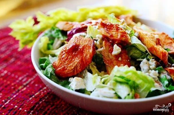 Салат із куркою Буффало