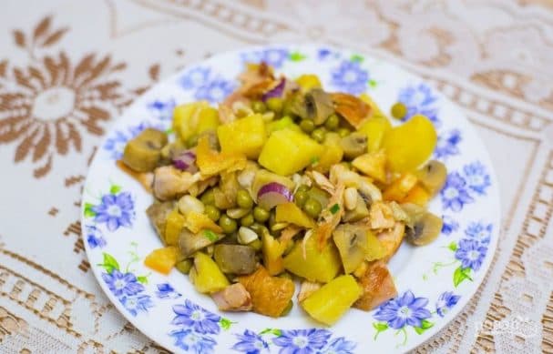 Салат з куркою та картоплею