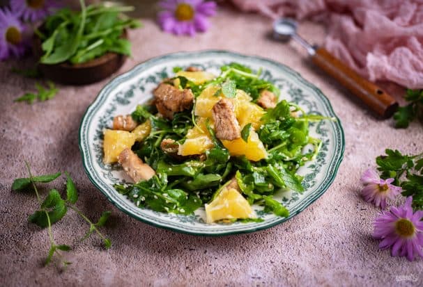 Chicken and arugula salad