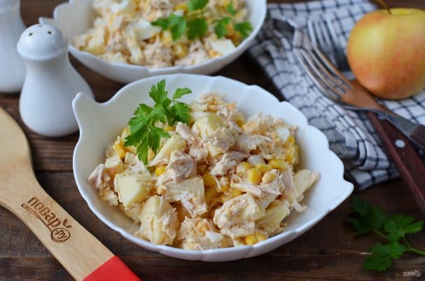 Салат с курицей и яйцом