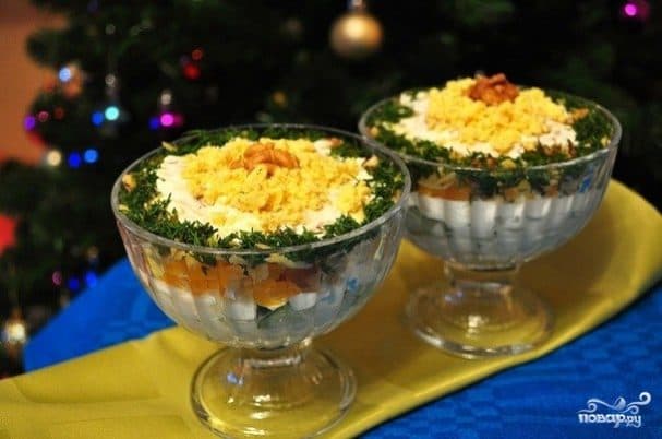 Салат с курицей в креманках