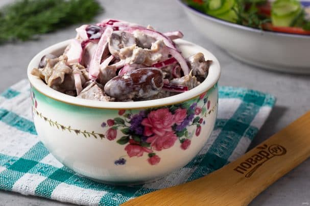 Салат з курячими потрошками