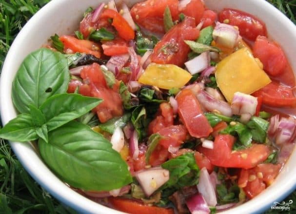 Salad with lemon dressing