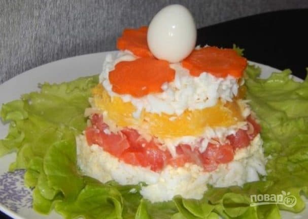 Salad with salmon and cheese