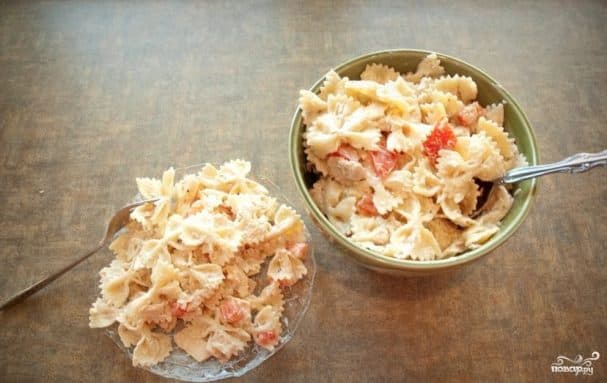 Салат з макаронамі і тунцом