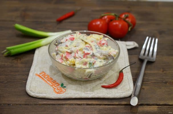 Salad with marinated mushrooms