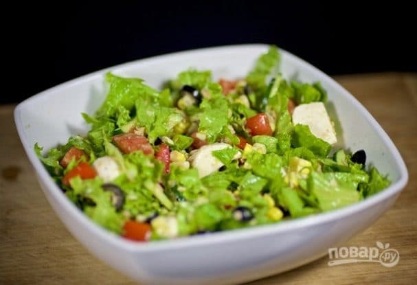 Salad with mozzarella
