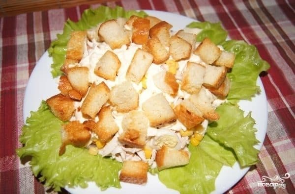 Salad with mozzarella and chicken
