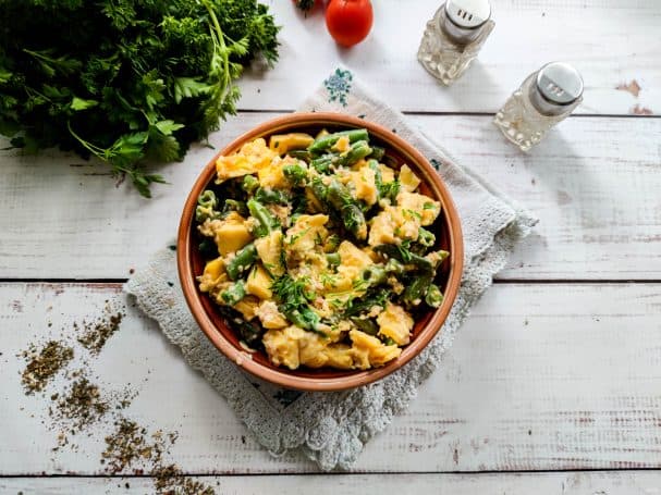 Salad with omelette and beans
