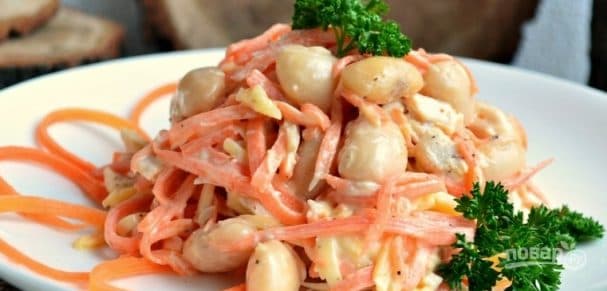 Salad with boiled beans