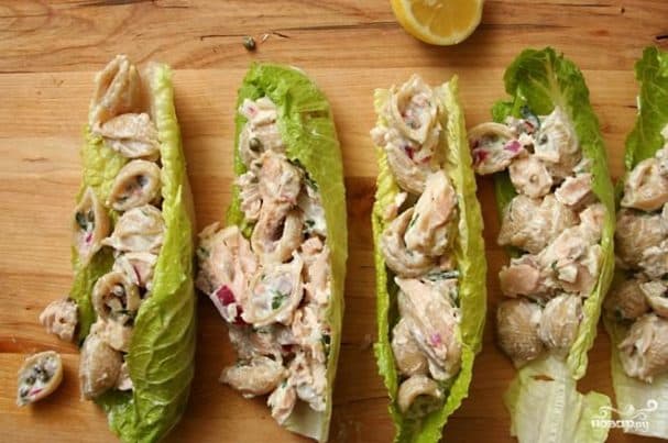 Pasta and salmon salad