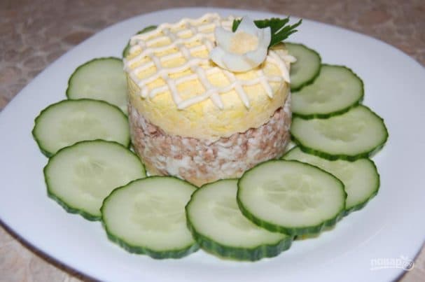 Салат з печанню траскі (кансервай)