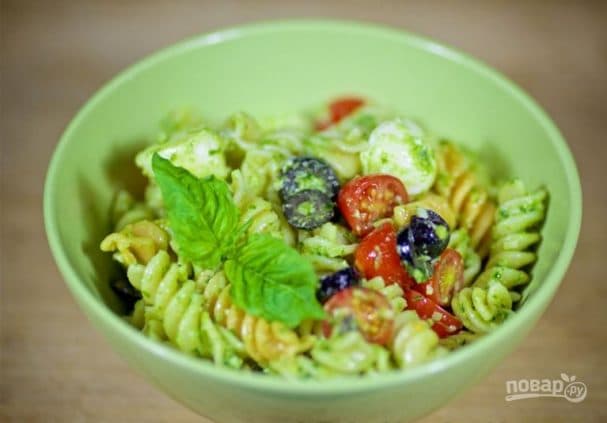 Salad with macaroni