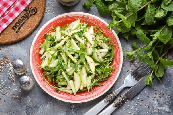 Arugula and zucchini salad