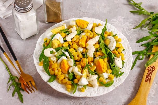 Arugula and corn salad