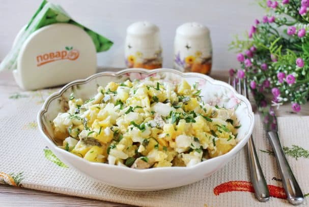 Salad with fish without mayonnaise