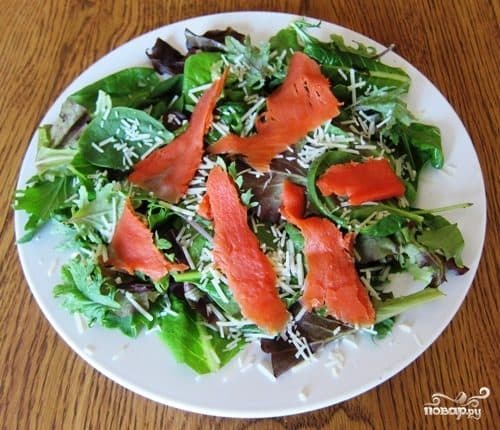 Salad with fish and cheese