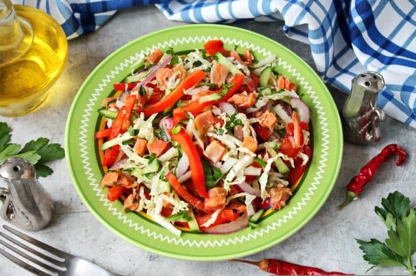 Salad with salmon and pepper