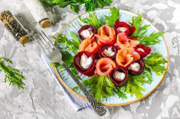 Salad with salmon and beetroot