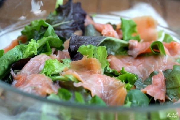 Salad with lightly salted salmon
