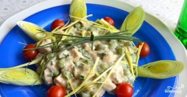 Salad with cheese and peas