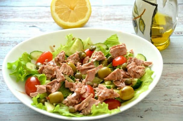 Салат з тунцем і каперсами