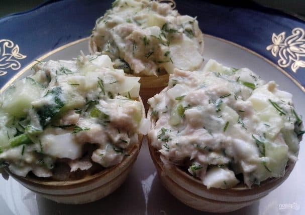 Tuna salad in tartlets