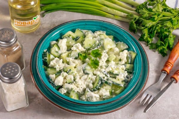 Cucumber and cottage cheese salad