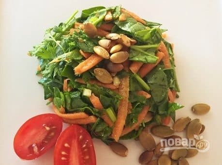 Салат с тыквенными семечками