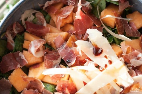 Ham and melon salad