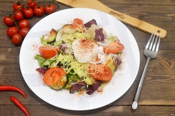 Salad with poached egg