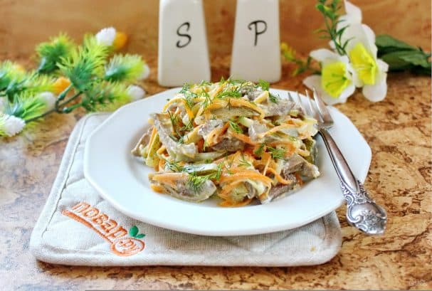 Салат з языком і морквой