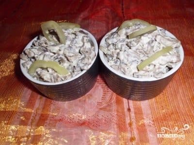 Салата з языком і агуркамі