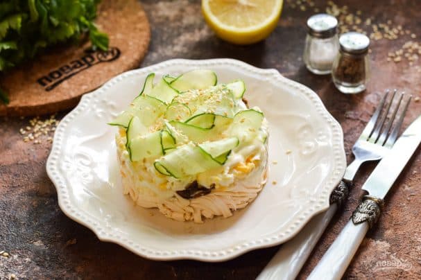 Салат со шпротами и огурцами