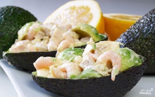 Avocado salad with shrimp