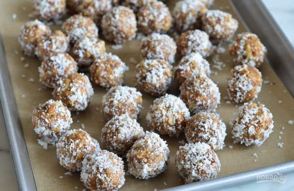 Oat and nut balls