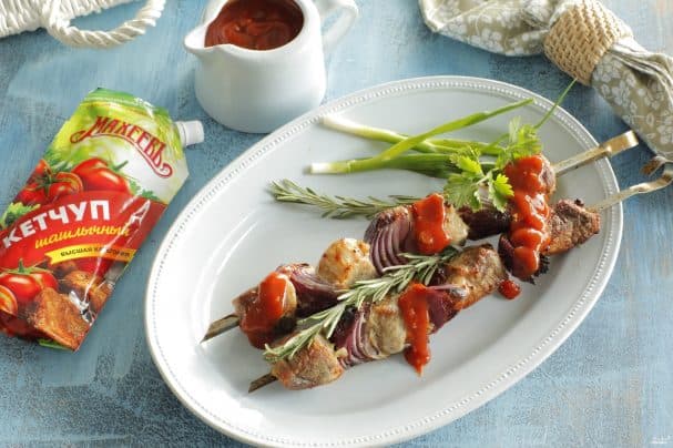 Pork kebabs in mayonnaise