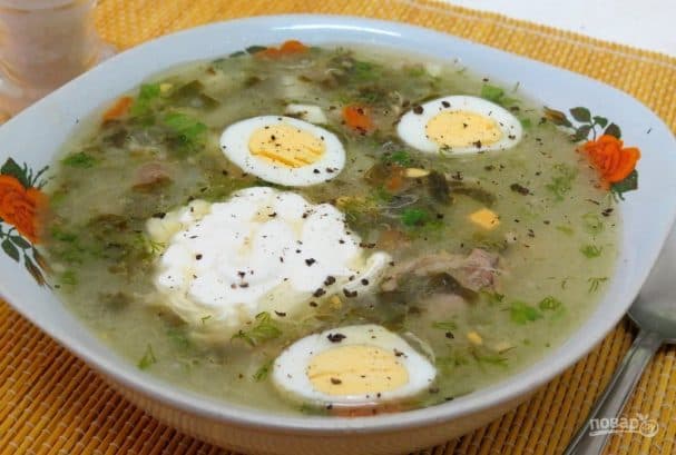 Sorrel soup with egg