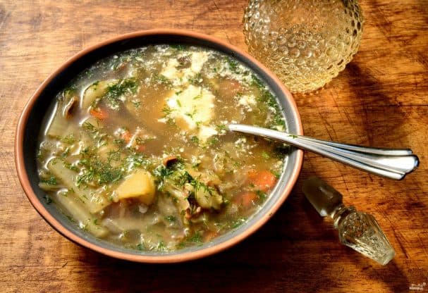 Sour cabbage soup