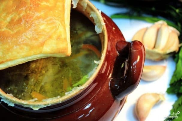 Cabbage soup in clay pots