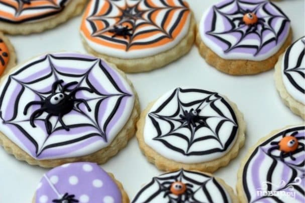 Chocolate Spiderweb Cookies