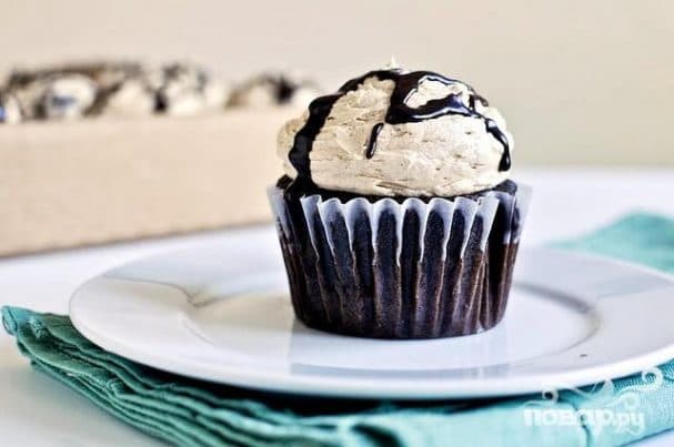 Chocolate Cupcakes with Peanut Butter Cream