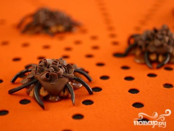 Chocolate spiders with nuts