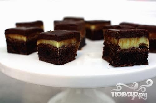 Chocolate pastries with mint liqueur