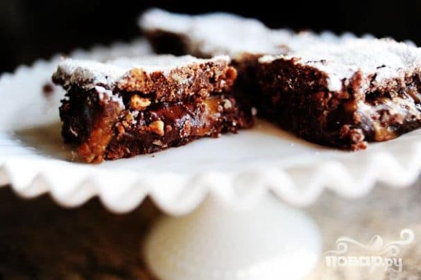 Chocolate pastries with nuts