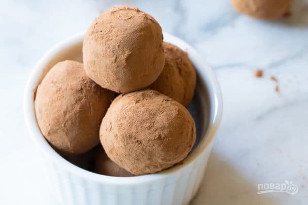 Chocolate truffles (candies)